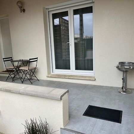 Appartement T2 Avec Terrasse Et Cour 卡瓦永 外观 照片