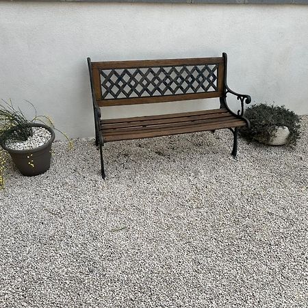 Appartement T2 Avec Terrasse Et Cour 卡瓦永 外观 照片
