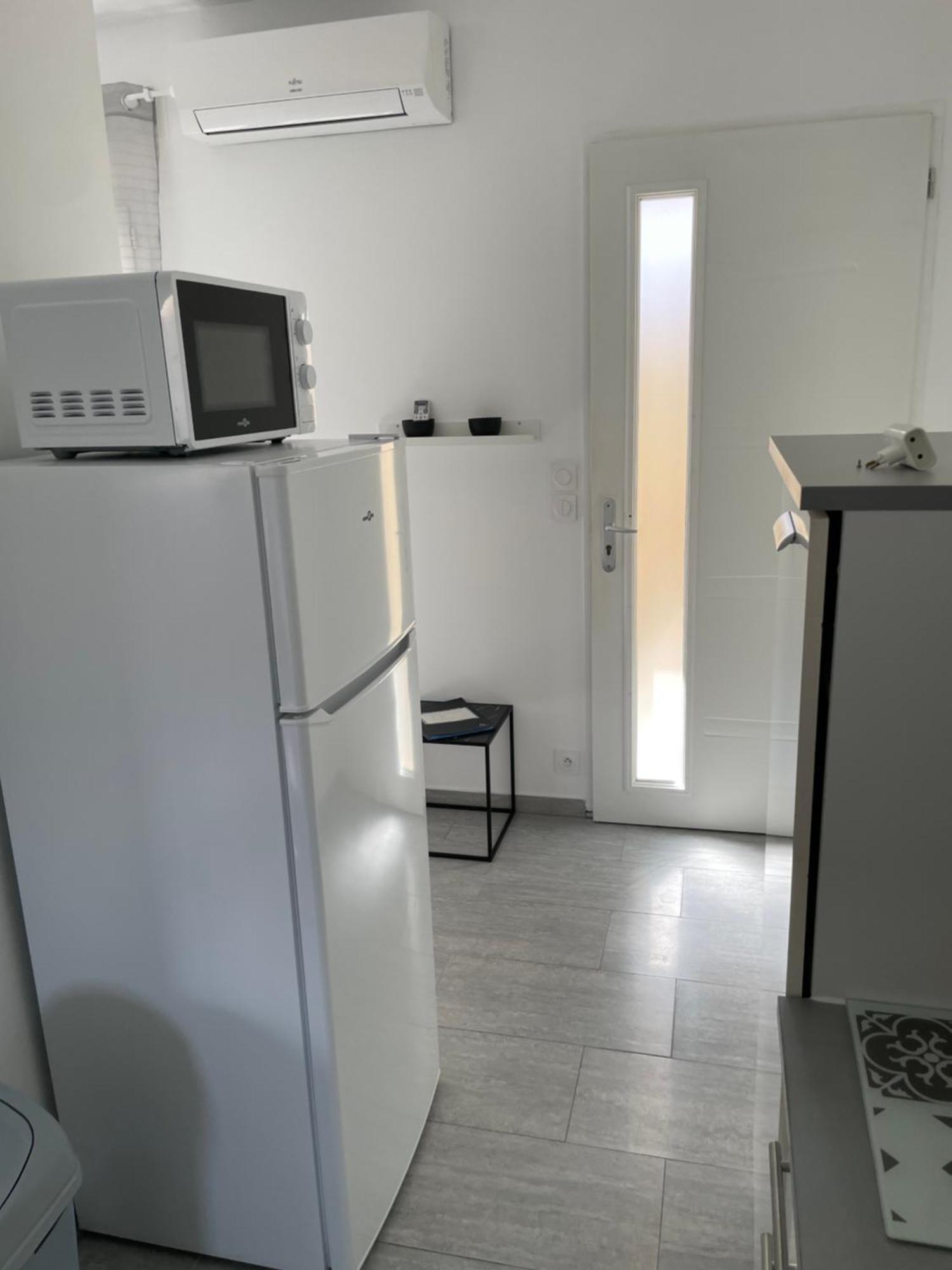 Appartement T2 Avec Terrasse Et Cour 卡瓦永 外观 照片