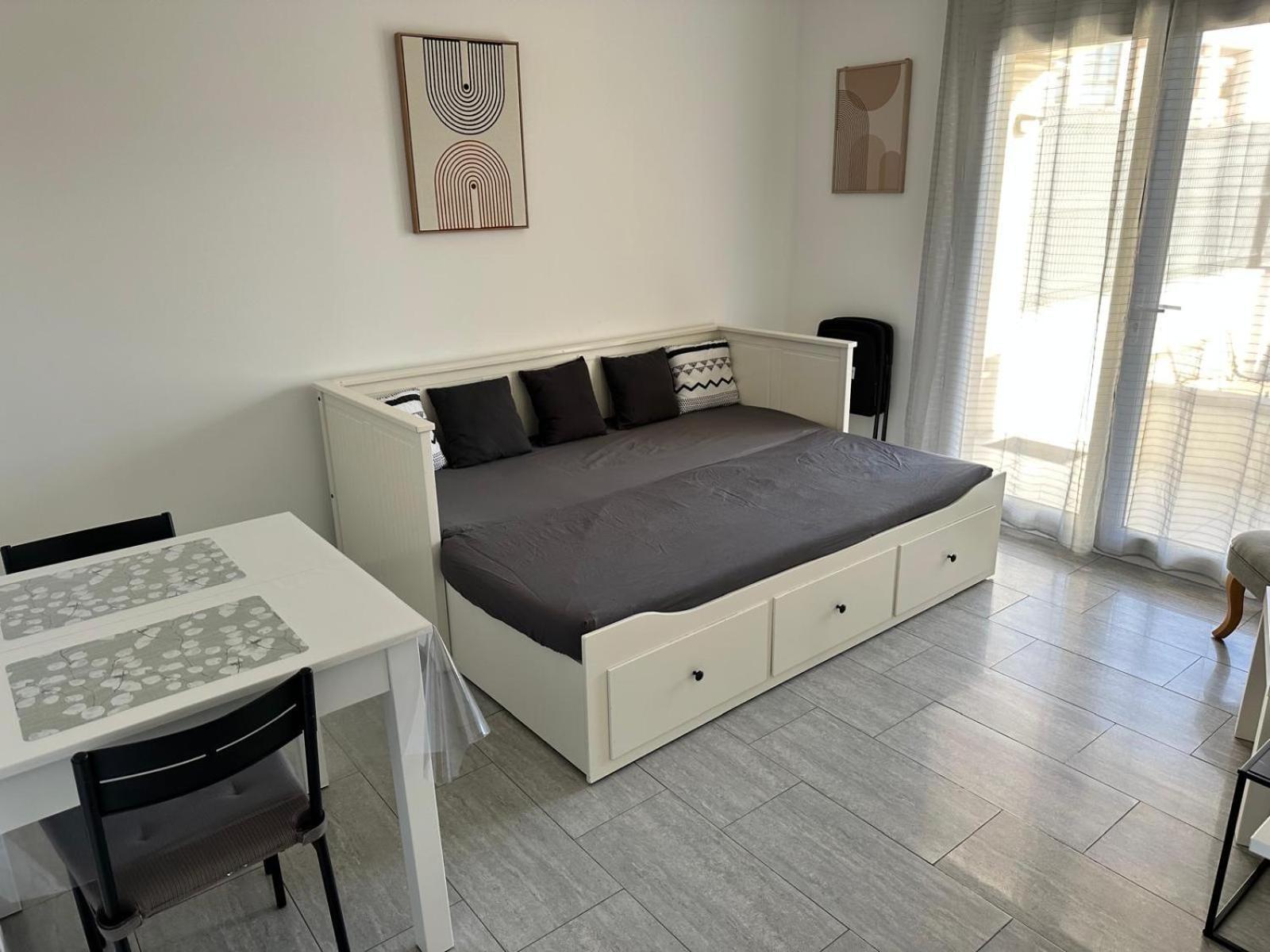 Appartement T2 Avec Terrasse Et Cour 卡瓦永 外观 照片