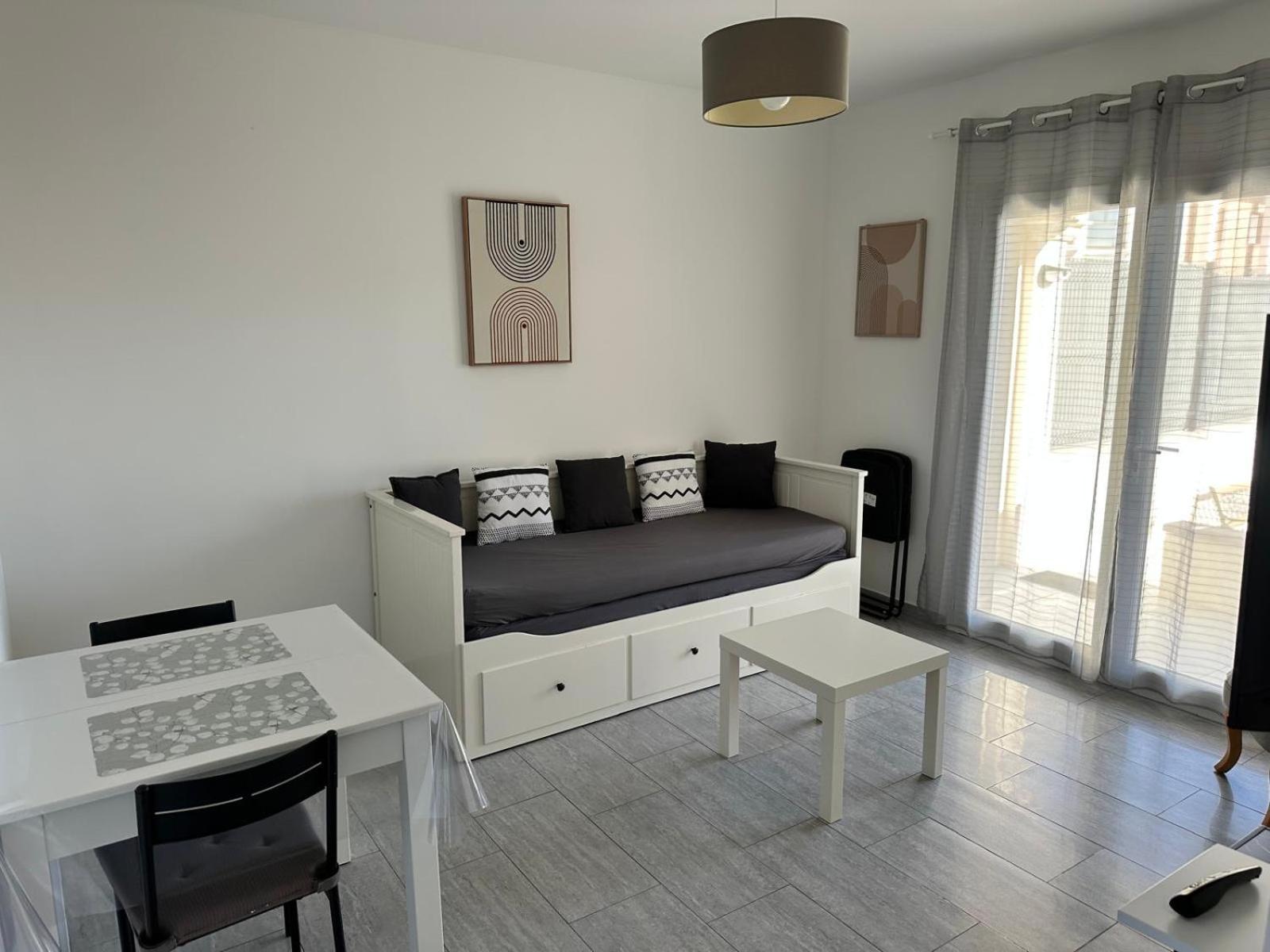 Appartement T2 Avec Terrasse Et Cour 卡瓦永 外观 照片