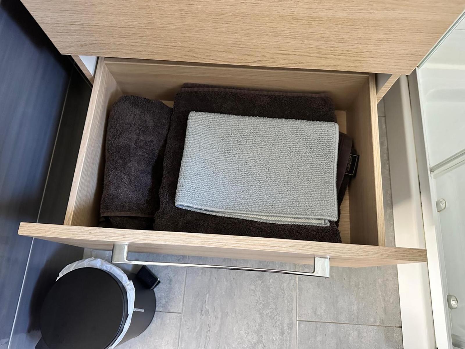 Appartement T2 Avec Terrasse Et Cour 卡瓦永 外观 照片