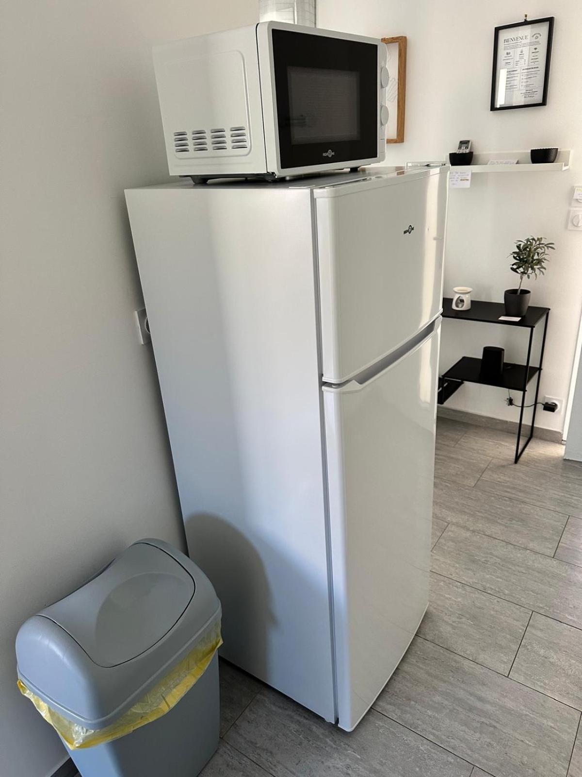Appartement T2 Avec Terrasse Et Cour 卡瓦永 外观 照片